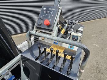 FMX 460 8x4*4 / HMF Z KRAAN + HYVA LIFT